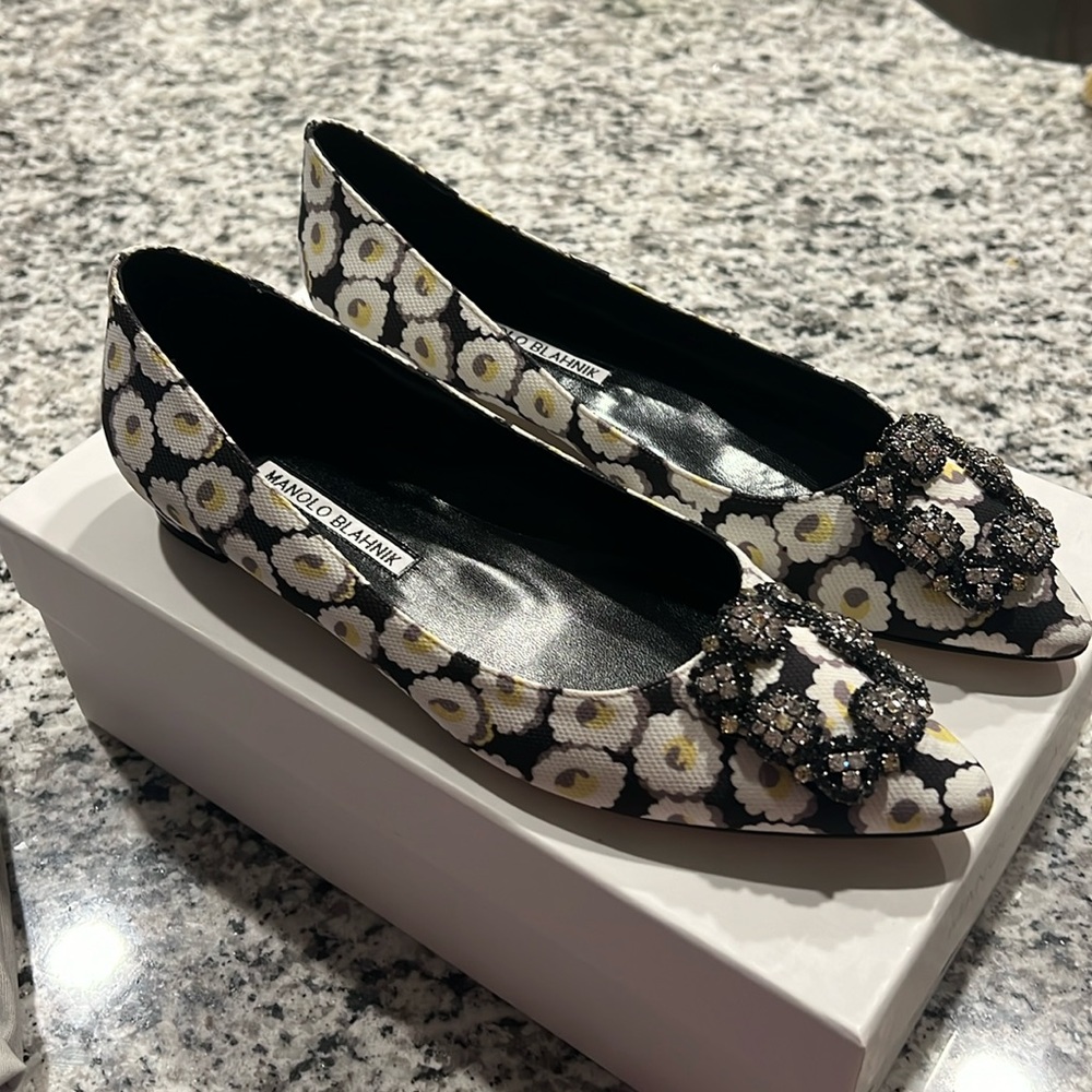 Manolo Blahnik Pointed Statement Flats Size 7.5